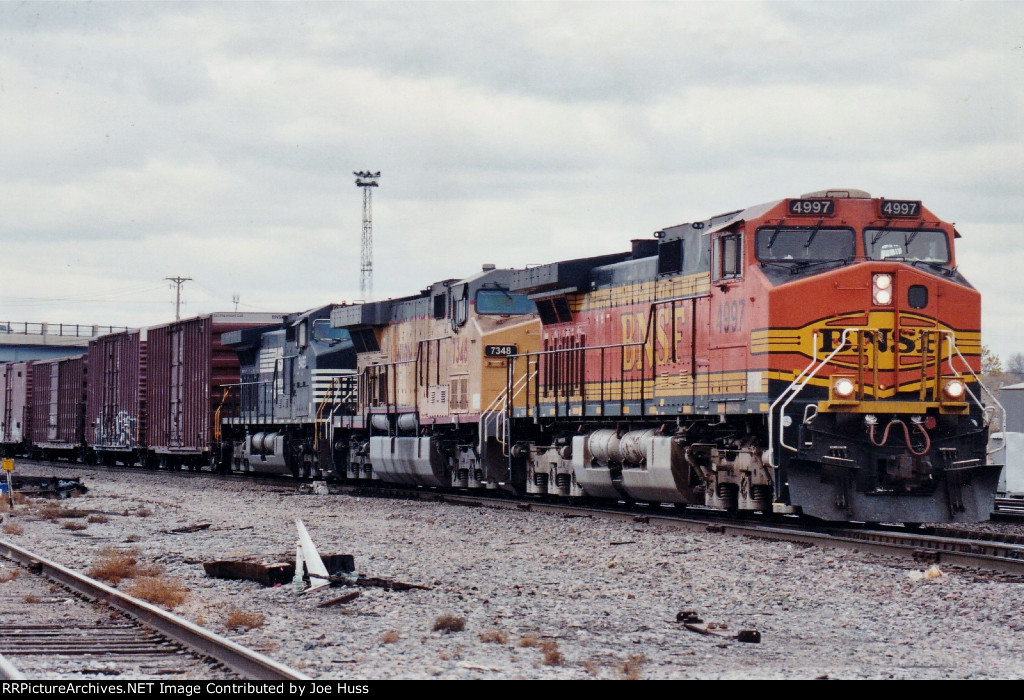 BNSF 4997 East